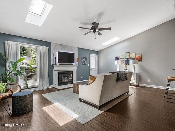 4th image of 4302 Holly Tree Dr