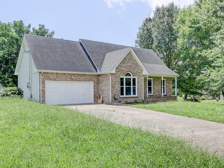 180 Kings Deer Dr — Photo 1