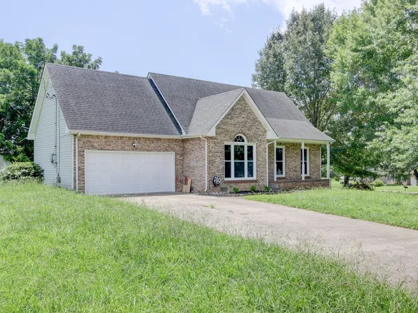 180 Kings Deer Dr, Clarksville, TN 37042