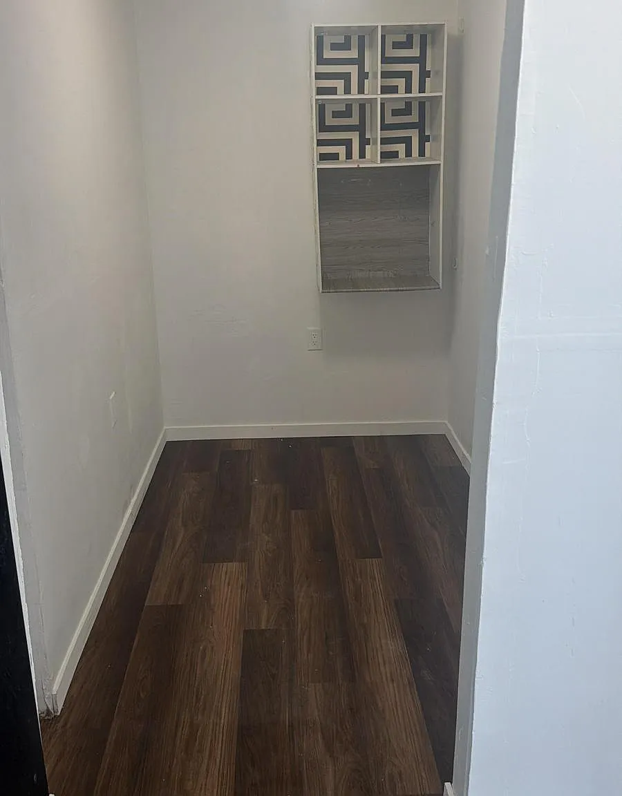 1110 N 58th Ave — Photo 1