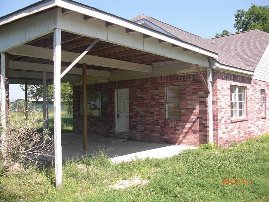 1_1_1_1_BetkaRoad_Outside2_05082014