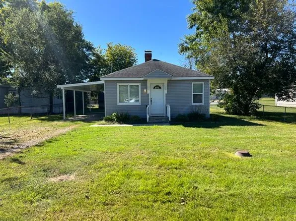 115 Meyer St, Flora, IL 62839