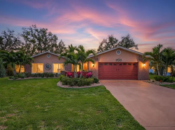 1700 Glen Lakes Blvd N, Saint Petersburg, FL 33702