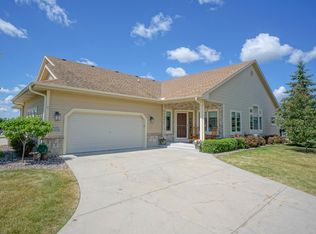 W206N16239 Melroy Pl, Jackson, WI 53037