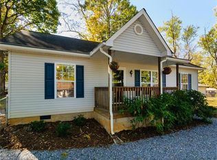 16 White Pine Cir, Arden, NC 28704