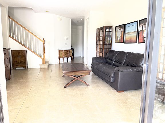 4th image of 5048 S Astor Cir