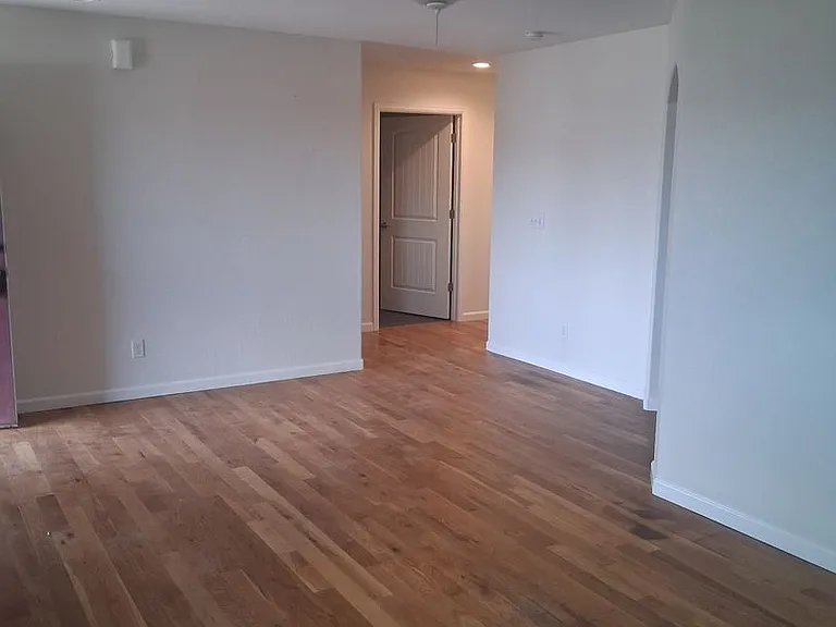 2333 W 19th St — Photo 2