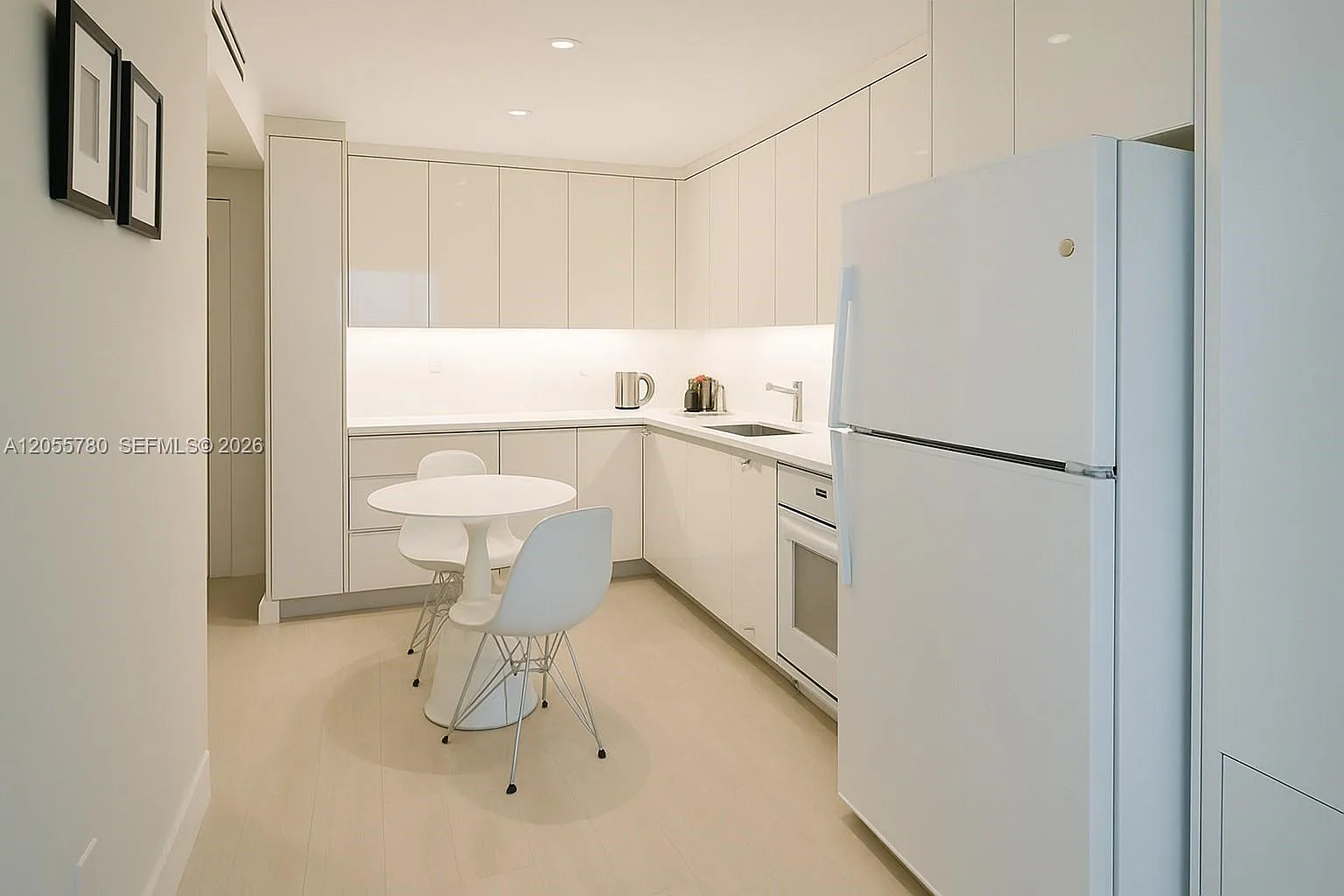 Roney Palace Condo — Photo 3