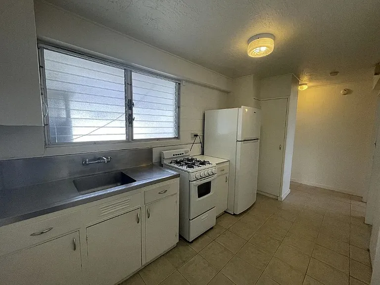 2750 Date St — Photo 2