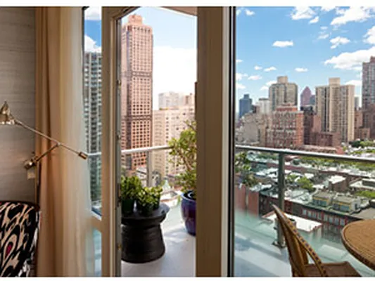 Sold by Corcoran | media 32