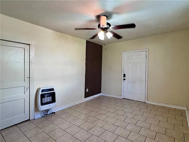 2 bed, 1.0 bath, 866 sqft, $1,300 — Photo 3