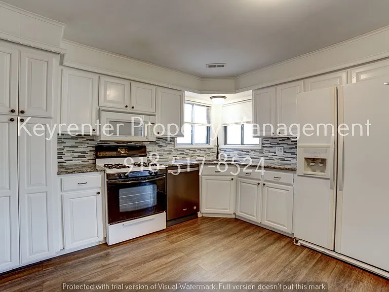 209 N 11th St — Photo 11