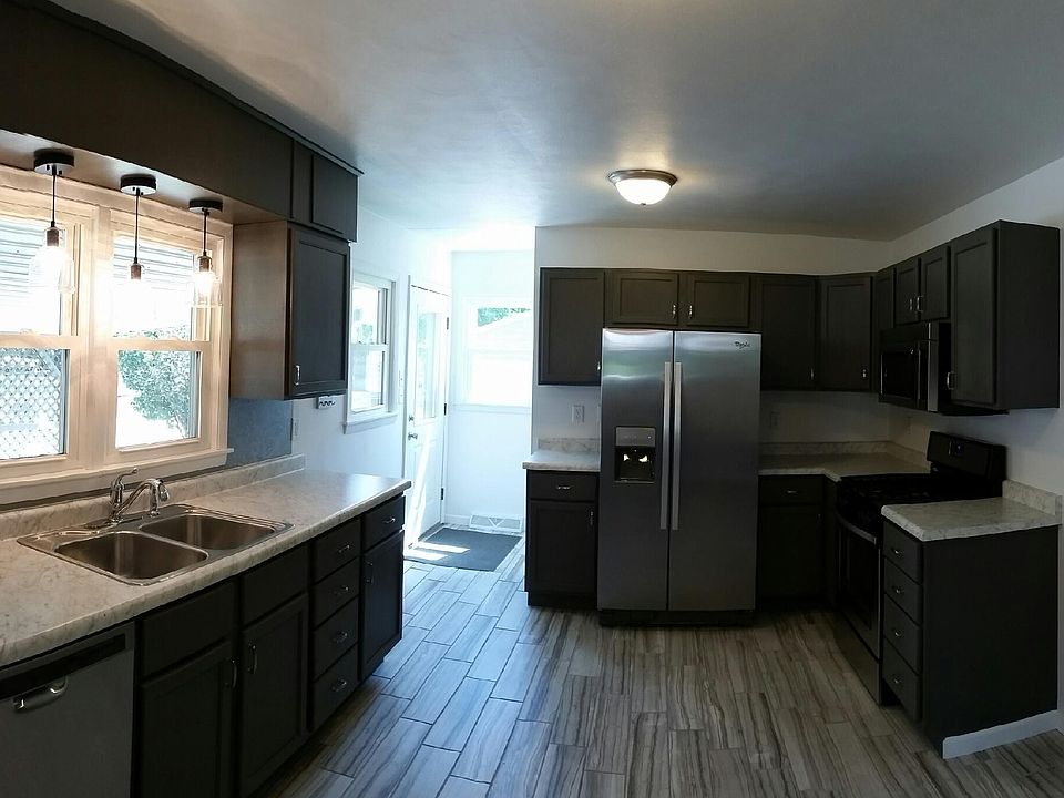 2nd image of 165 W Ruby St