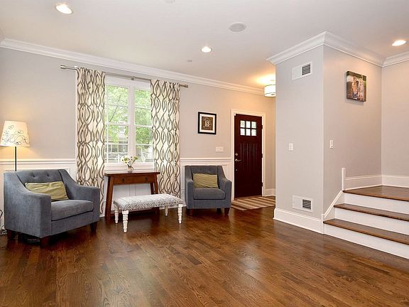 5th image of 325 N Stone Ave
