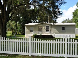 103 Barter Dr, Satsuma, FL 32189