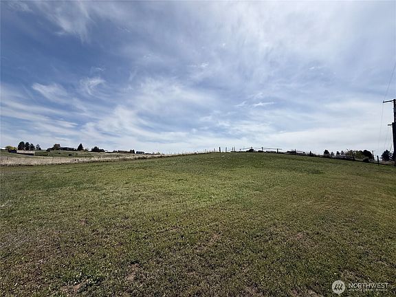 2nd image of 401 E Willow Street