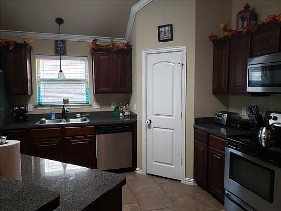 2nd image of 12301 Hunters Knoll Dr