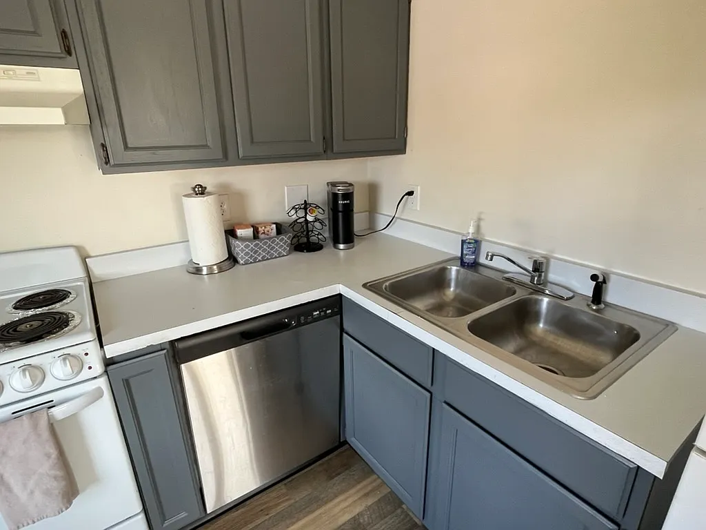 Studio, 500 sqft, $1,800 — Photo 2