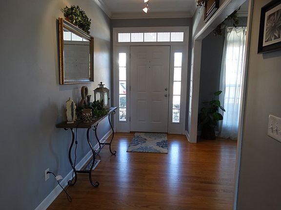 2nd image of 1147 Heathwood West Dr