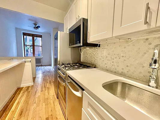 Rented by J PRESTON AND ASSOCIATES INC | media 12