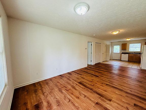 2nd image of 350 Newcomb St NE