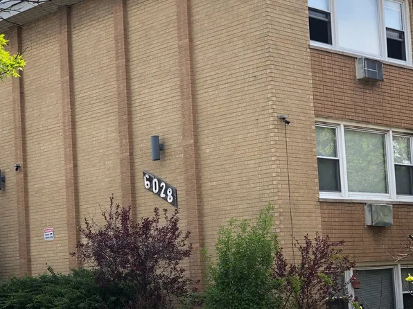 6028 S Archer Rd APT 4, Summit, IL 60501