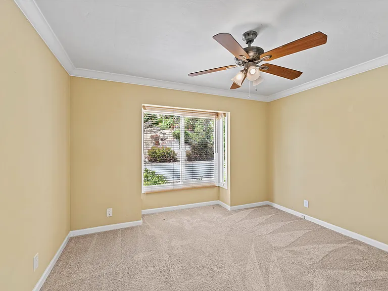 4258 Summit Dr — Photo 28