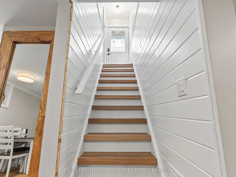 19 Kawartha Dr #LOWER — Photo 3
