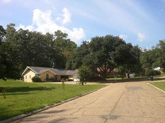 2nd image of 22 Yester Oaks Dr
