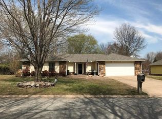 1423 Orchard Dr, Grove, OK 74344