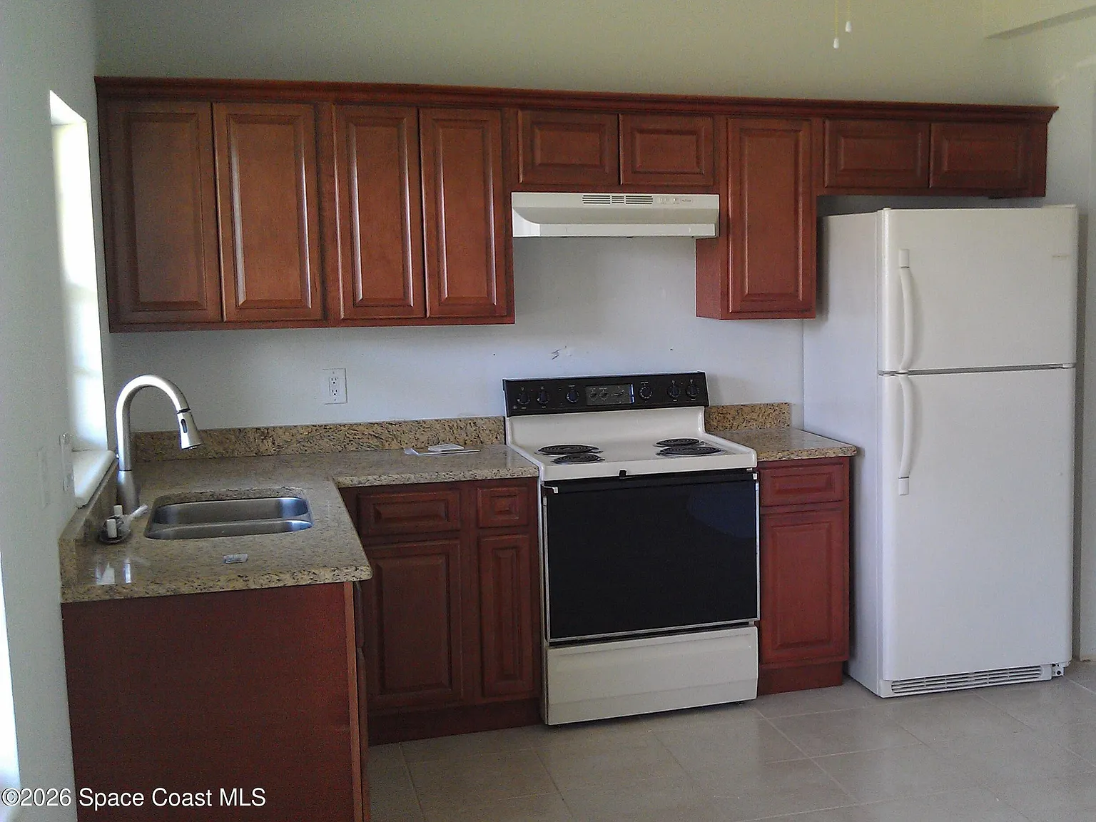 1 bed, 1.0 bath, 555 sqft, $1,275 — Photo 2