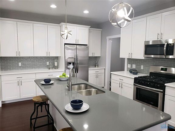 4th image of 1596 Gleneagles Dr