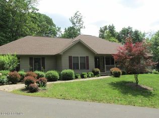 16 Hounds Chase Dr, Bloomsburg, PA 17815