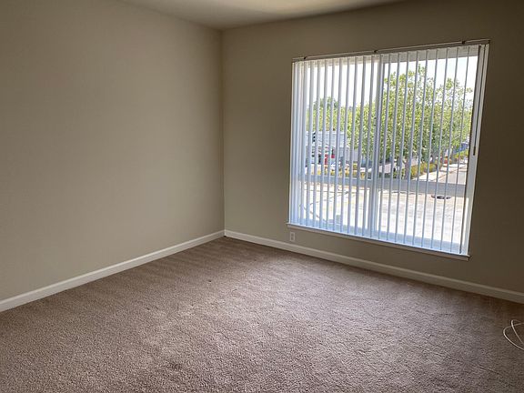 5th image of 4680 Hamilton Ave #305