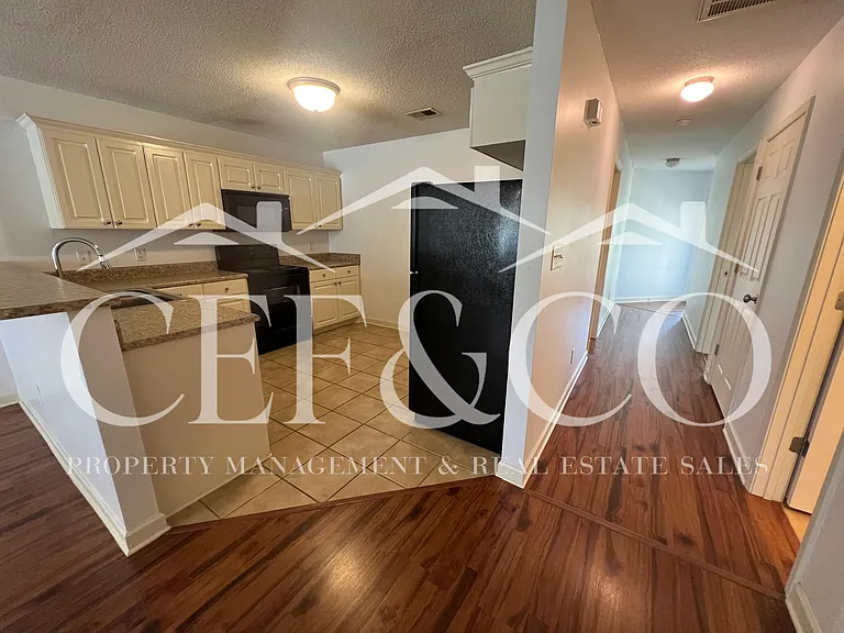 527 Victoria Manor Dr — Photo 5