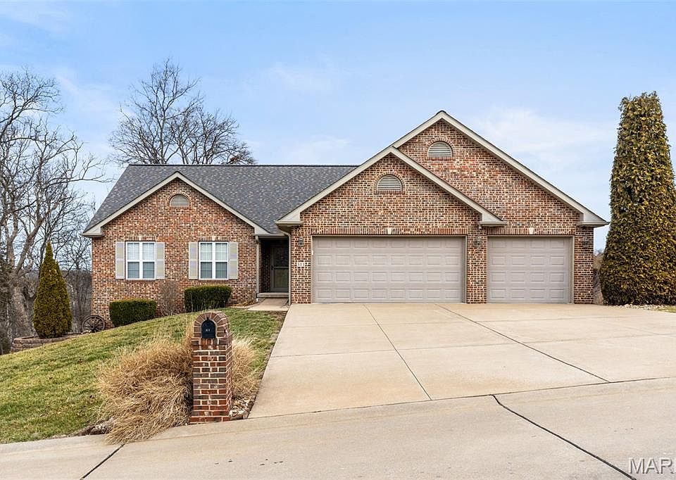 1st image of 311 Englewood Ct