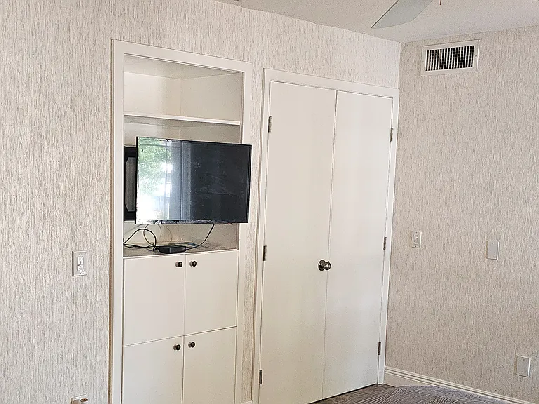 5209 N 24th St #201 — Photo 17