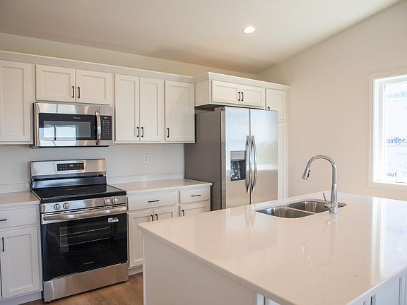 3rd image of 1193 Rachel Dr W