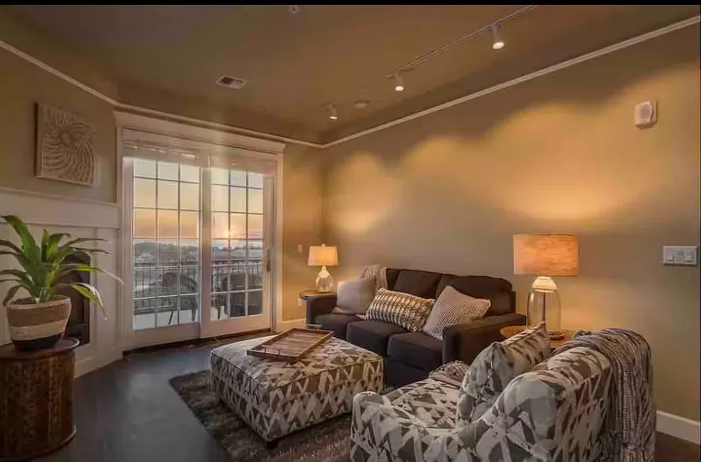 1 bed, 650 sqft, $2,400 — Photo 2