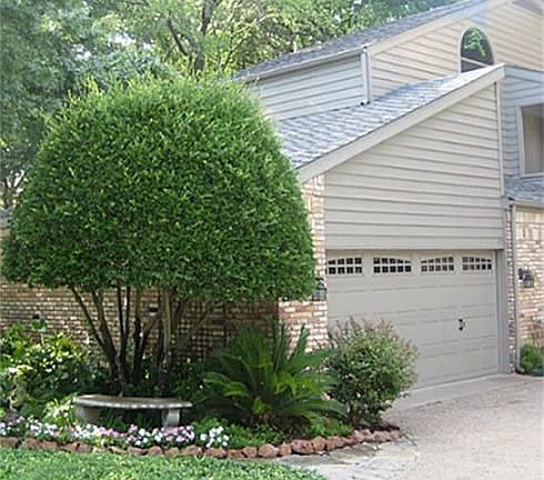 2nd image of 2932 N Saint Andrews Dr