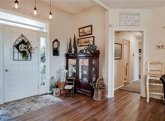 5th image of 31 Eddleston Dr