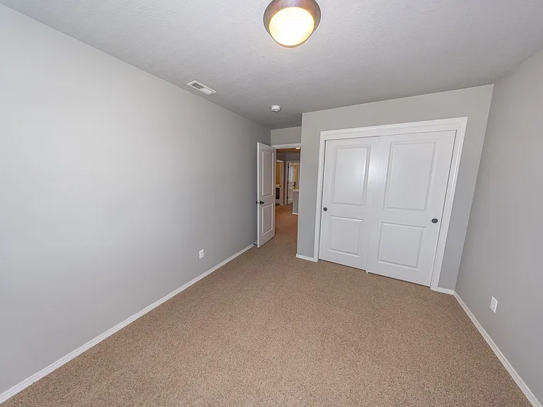 13704 NE 64th Cir — Photo 13
