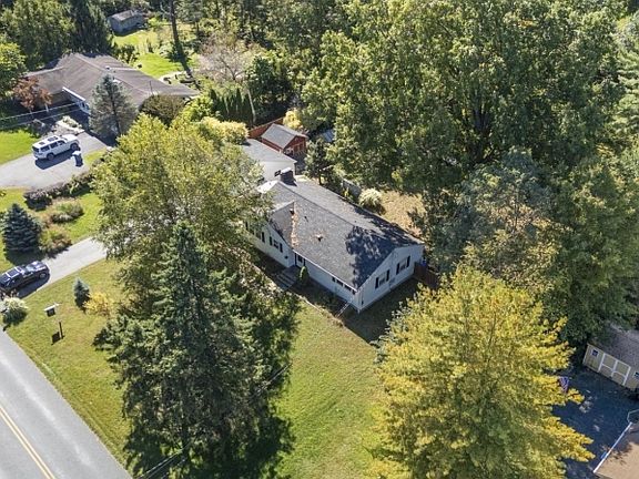 3rd image of 16 Dayton Rd