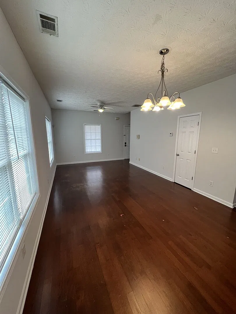 390 Hawthorne Ext L 3 Bed, 2 Bath — Photo 3