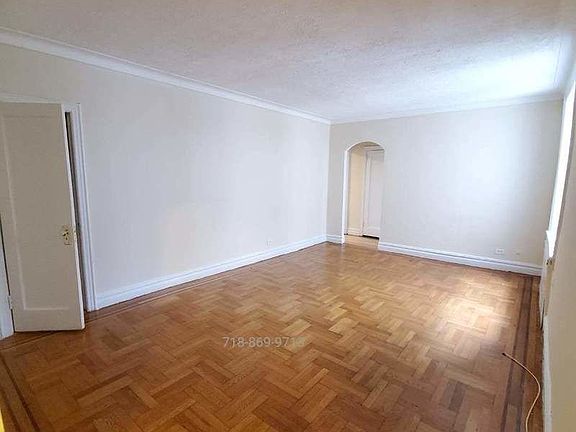 4th image of 72 Linden Blvd #2A
