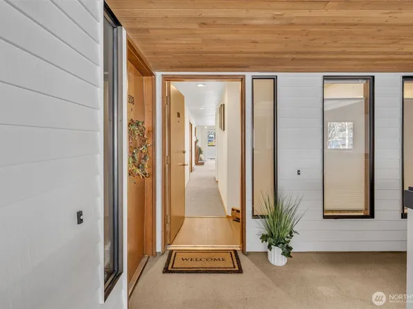 3055 80th Avenue SE #204, Mercer Island, WA 98040