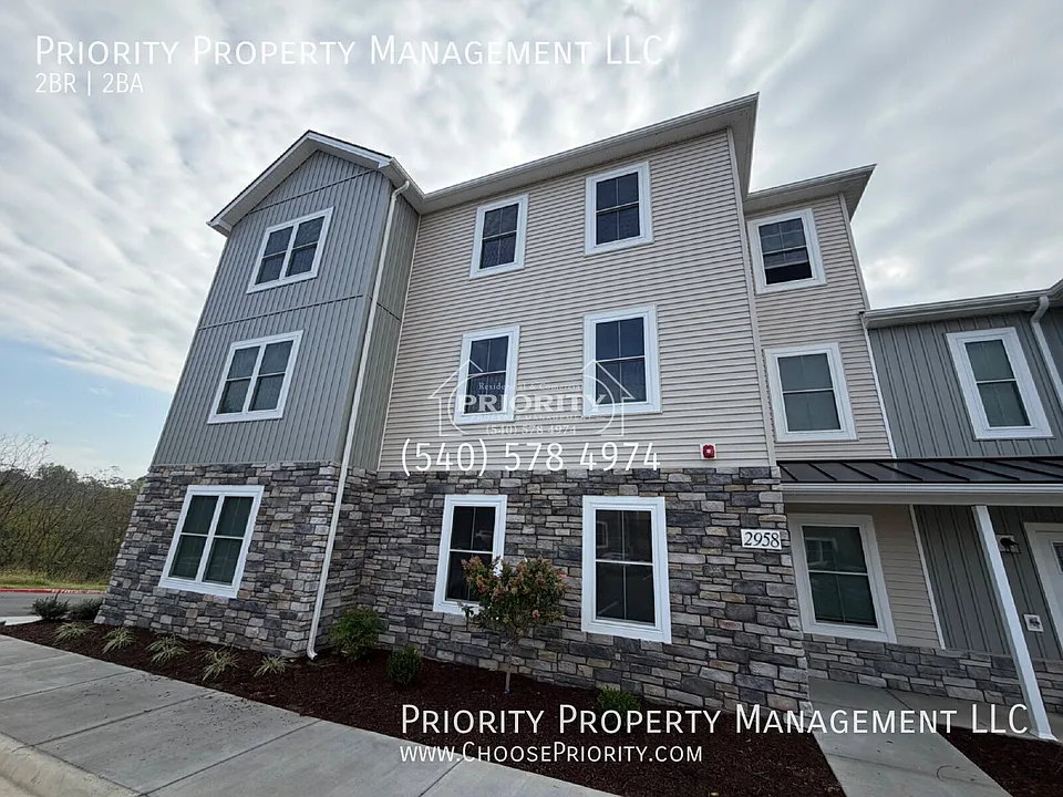 2958 Locust Grove Ct #8