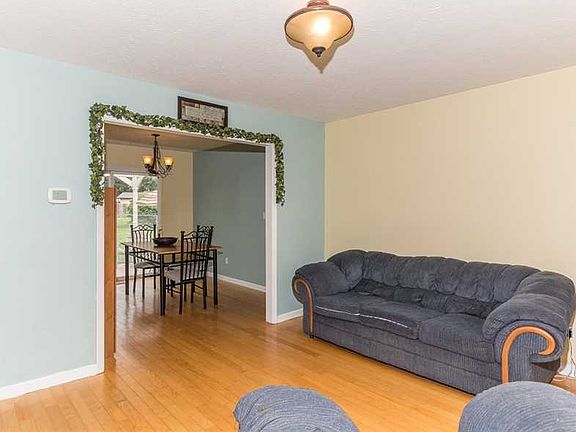 4th image of 107 Fox Cir