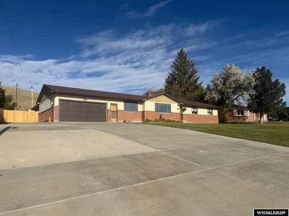 2002 Happy Hollow Cir, Rawlins, WY 82301