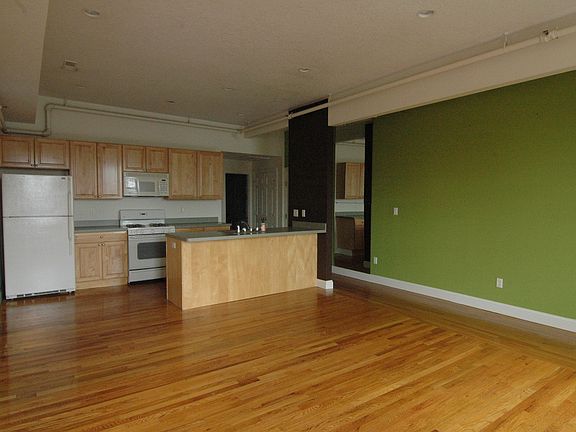 2nd image of 116 W Pearl St APT 2B